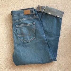 American Eagle MOM JEANS Size 8; worn once!